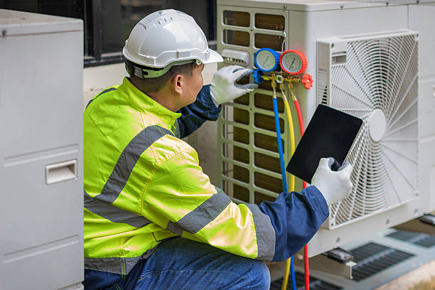 Professional Hvac technician working in Robstown, TX